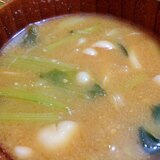 小松菜ブナピーキャベツのお味噌汁